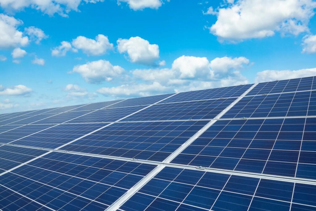 Installation de panneaux solaires photovoltaïques pour professionnels dans le Var