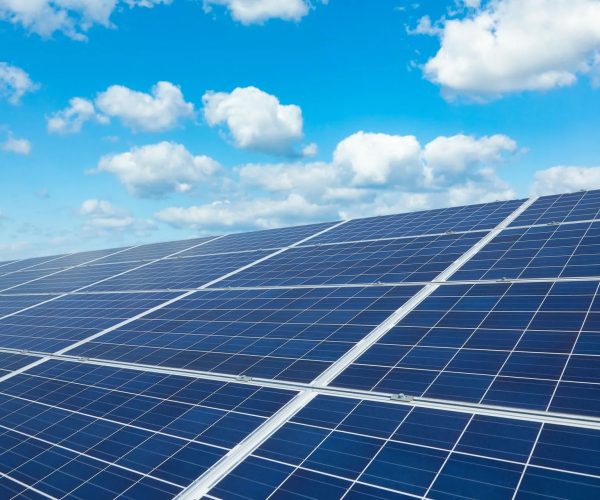 Installation de panneaux solaires photovoltaïques pour professionnels dans le Var